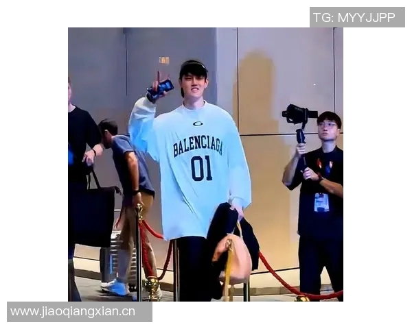 篮网队抵达澳门备战中国赛名宿卡特亲临助阵展现风采 篮网队抵达澳门备战中国赛名宿卡特亲临助阵展现风采