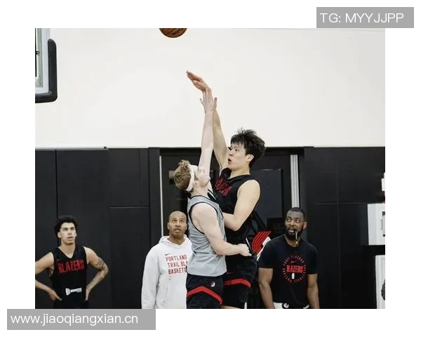 杨瀚森分享与利拉德霍勒迪的相处经历新赛季心态轻松不再紧张