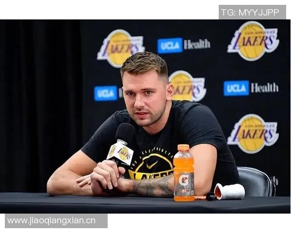 雷迪克透露东契奇全力参与训练里夫斯因脚踝不适仅部分参与