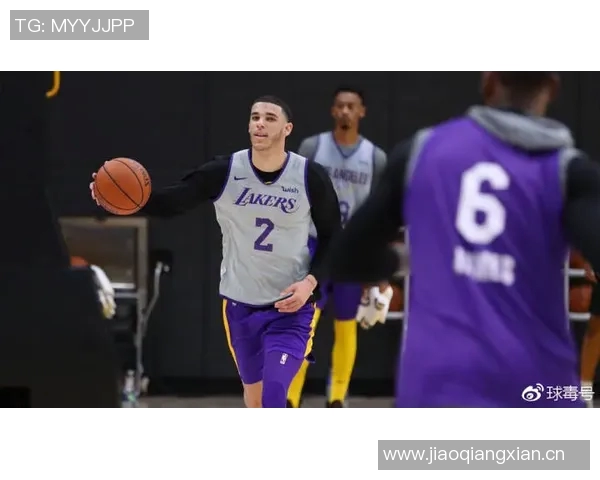 字母哥季前赛首秀表现抢眼轻松拿下13分10板3助助力球队胜利