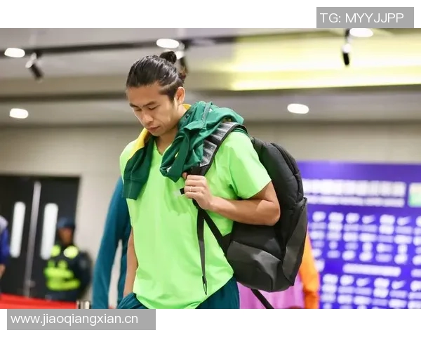 法比奥幽默回应裤子破洞事件揭示他为比赛付出的努力与坚持