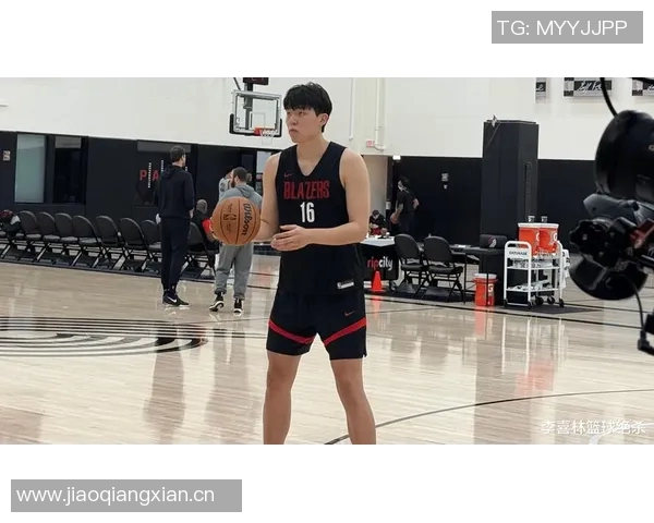 老将风采再现霍勒迪与杨瀚森联手绝杀克林根精彩瞬间回顾 老将风采再现霍勒迪与杨瀚森联手绝杀克林根精彩瞬间回顾