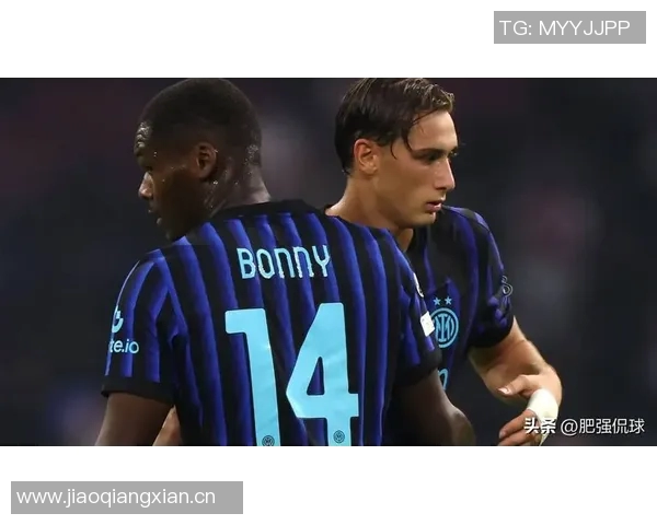 法国队球探现场考察国米前锋博尼关注罗马对国米的精彩对决 法国队球探现场考察国米前锋博尼关注罗马对国米的精彩对决