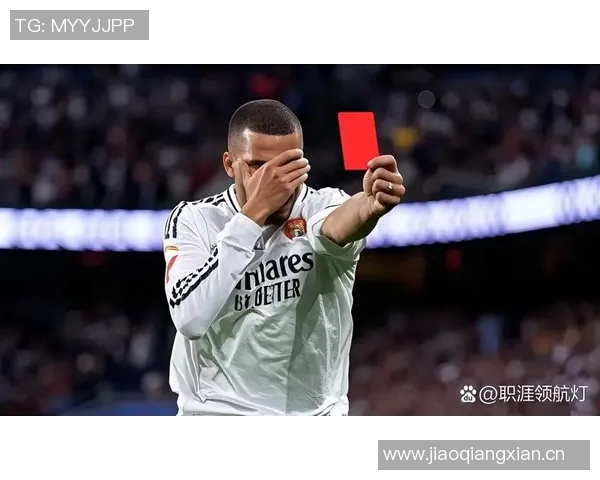 姆巴佩场边怒斥裁判四官要求专注比赛不应分心他人 姆巴佩场边怒斥裁判四官要求专注比赛不应分心他人