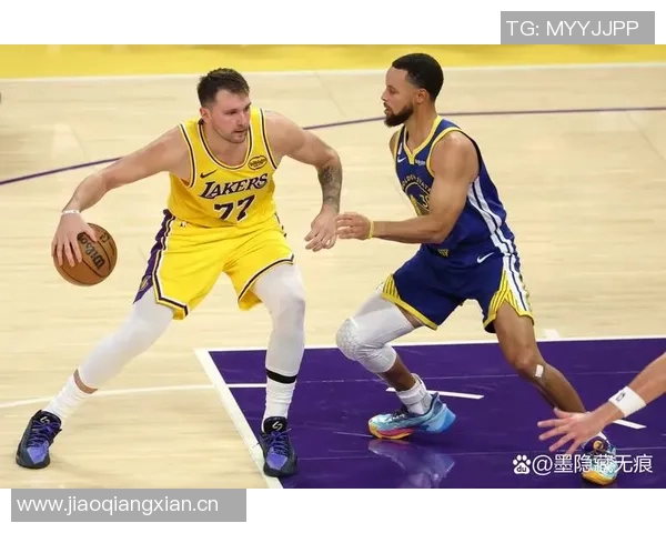 拼尽全力库里三分球表现惊艳全场独得38分却难阻球队失利