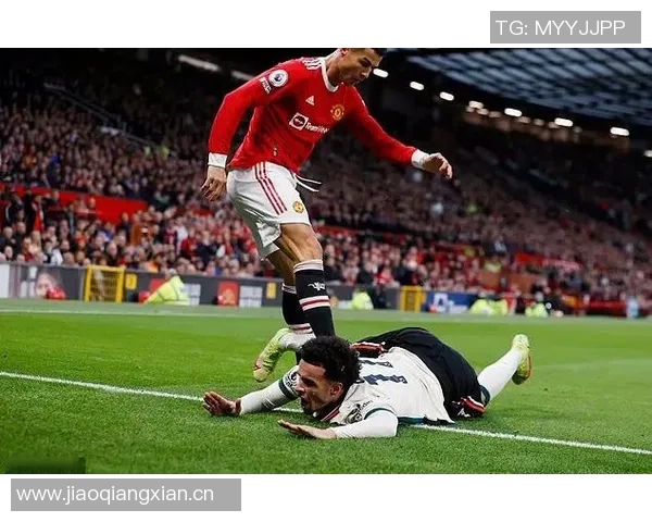 C罗职业生涯红牌统计揭秘肘击踢人假摔三大罪状分析