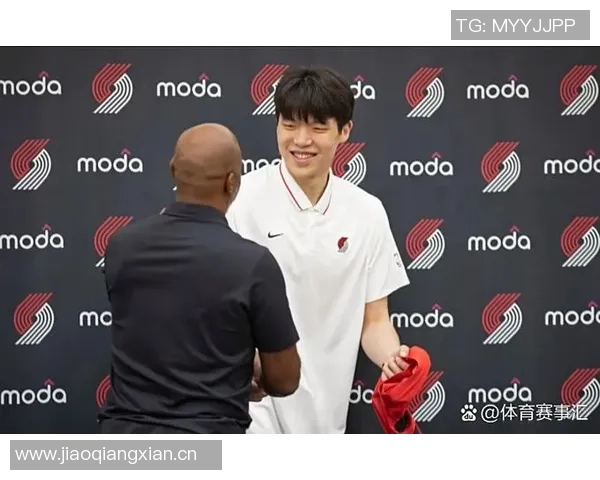 杨瀚森三分球初投命中后勇敢出手但命中率仍需提升 杨瀚森三分球初投命中后勇敢出手但命中率仍需提升